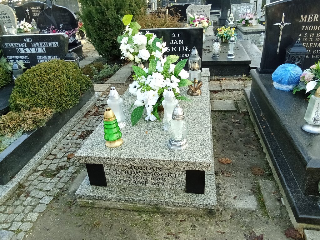 Grób Julian Podwysocki