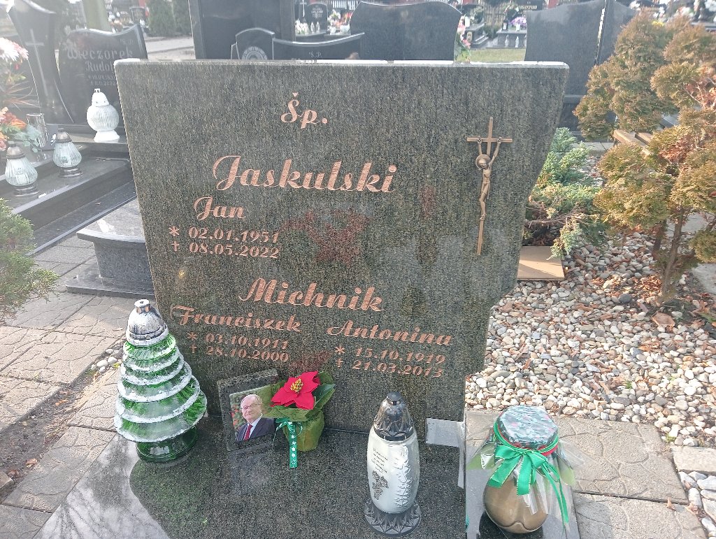 Grób Antonina Michnik